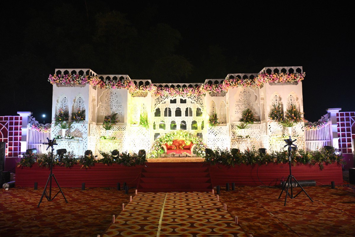 Outdoor lawn wedding